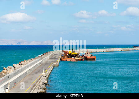 Vue sur le port crachent sur l'île de crète à Héraklion. Banque D'Images