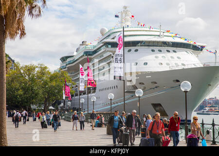 Sydney, Australie. 31 octobre, 2017. Bateau de croisière Radiance of the Seas exploité par Royal Caribbean International arrive à l'Overseas Passenger Terminal de Sydney pour une journée de visite. Le mardi 31 octobre 2017. Crédit : martin berry/Alamy Live News Banque D'Images