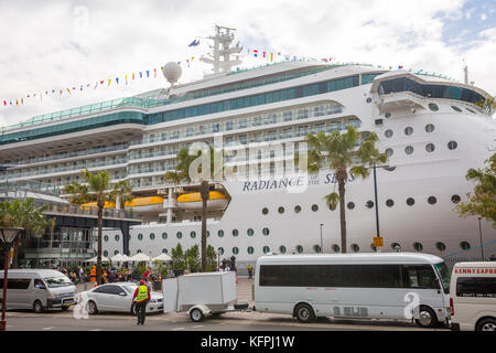 Sydney, Australie. 31 octobre, 2017. Bateau de croisière Radiance of the Seas exploité par Royal Caribbean International arrive à l'Overseas Passenger Terminal de Sydney pour une journée de visite. Le mardi 31 octobre 2017. Crédit : martin berry/Alamy Live News Banque D'Images