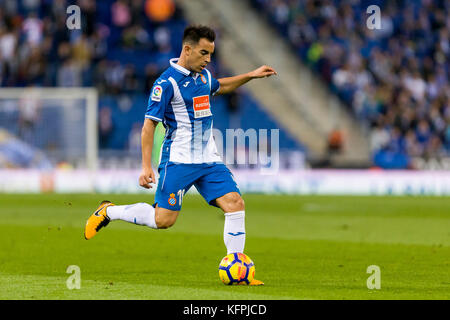 Barcelone, Espagne. 30 octobre 2017. Milieu de terrain du RCD Espanyol José Manuel Jurado (10) lors du match entre le RCD Espanyol contre Real Betis Balompie, pour la ronde 10 de la Liga Santander, joué au Cornella - El Prat Stadium le 30 octobre 2017 à Barcelone, Espagne. Banque D'Images