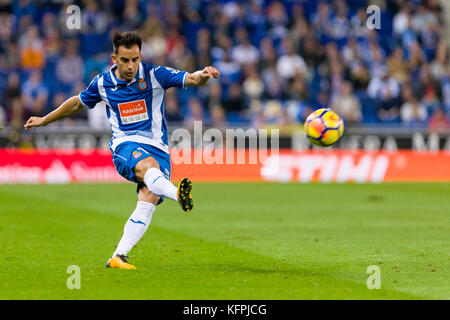 Barcelone, Espagne. 30 octobre 2017. Milieu de terrain du RCD Espanyol José Manuel Jurado (10) lors du match entre le RCD Espanyol contre Real Betis Balompie, pour la ronde 10 de la Liga Santander, joué au Cornella - El Prat Stadium le 30 octobre 2017 à Barcelone, Espagne. Banque D'Images