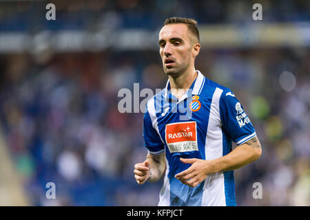 Barcelone, Espagne. 30 octobre 2017. Sergi Darder (25), milieu de terrain du RCD Espanyol, lors du match entre le RCD Espanyol et Real Betis Balompie, pour la ronde 10 de la Ligue Santander, a joué au Cornella - stade El Prat le 30 octobre 2017 à Barcelone, Espagne. Banque D'Images