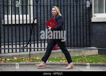 Londres, Royaume-Uni. 31 octobre, 2017. Karen bradley mp, ministre de la culture, des médias et du sport, arrive au 10 Downing Street pour une réunion du cabinet. crédit : mark kerrison/Alamy live news Banque D'Images