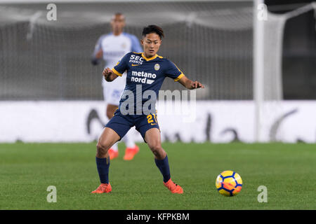 Vérone, Italie. 30 octobre 2017. Lee Seung-Woo (Hellas) Football/Football : match italien 'Serie A' entre Hellas Verona 1-2 Inter Milan au Stadio Marc'Antonio Bentegodi à Vérone, Italie . Crédit : Maurizio Borsari/AFLO/Alamy Live News Banque D'Images