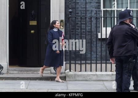 Londres, Royaume-Uni. 31 octobre 2017. Le secrétaire d'État au développement international de Priti Patel quitte Downing Street après la réunion hebdomadaire du cabinet crédit: Amer ghazzal/Alay Live News Banque D'Images