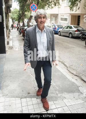 Athènes, Grèce. 31 oct., 2017. grec-américain Alexander Payne arrive pour une masterclass pour les étudiants et les cinéphiles à l'union de l'Amérique grec à Athènes, Grèce, le 31 octobre 2017. Alexander Payne est à Athènes pour le 30e Panorama du cinéma européen. crédit : Elias verdi/Alamy live news Banque D'Images