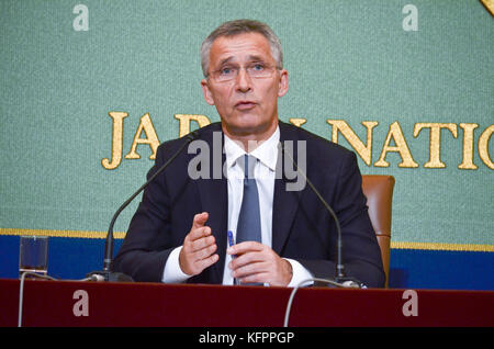 Tokyo, Japon. 31 octobre, 2017. Le secrétaire général de l'OTAN, Jens Stoltenberg s'adresse aux journalistes au National press club de Japon Tokyo Japon le lundi 31 octobre 2017. Photo par : Ramiro agustin vargas tabares crédit : Ramiro agustin vargas tabares/zuma/Alamy fil live news Banque D'Images