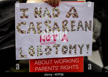 Londres 31 octobre 2017, marche de protestation des momies pour une meilleure mère de l'enfant, y compris d'améliorer le congé de maternité et maternaity crédit : Ian Davidson/Alamy live news Banque D'Images