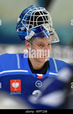 Brno, République tchèque. 31 octobre, 2017. gardien lukas dostal (BRNO) assiste à la champions hockey league, quart de finale, match play off : hc kometa brno vs EV Zug, à Brno, en République tchèque, le 31 octobre 2017. crédit : vaclav salek/ctk photo/Alamy live news Banque D'Images