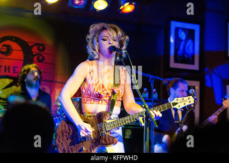 Boca Raton, FL, États-Unis. 29 juin 2017. Samantha Fish Se Produit Au Biscuit Funky À Boca Raton, En Floride, Le 29 Octobre 2017. Crédit: Mpi140/Media Punch/Alay Live News Banque D'Images