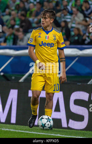 Lisbonne, Portugal. 31 octobre, 2017 la Juventus de l'avant de l'Argentine paulo dybala (10) pendant le match de la 4e ronde de la Ligue des champions, groupe d, sporting v juventus crédit : Alexandre de Sousa/Alamy live news Banque D'Images