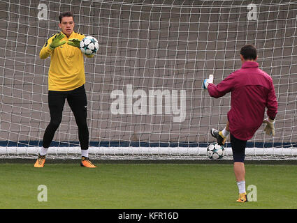 Gardien de Manchester City Ederson au cours de la séance de formation à l'Académie de football de la ville, Manchester. Banque D'Images