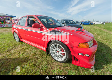 Dunsfold, uk - 26 août 2017 : collection de Mitsubishi Lancer Evolution voitures de sport lors d'un rassemblement de véhicules classiques et modernes à dunsfold, uk Banque D'Images