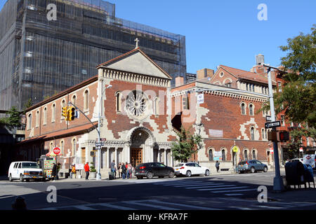 NEW YORK - 20 OCTOBRE 2017 : Eglise de l'Ange gardien au coin de la 21e rue et de la 10e avenue; paroisse de St Columbia à Chelsea, Manhattan. Le Banque D'Images