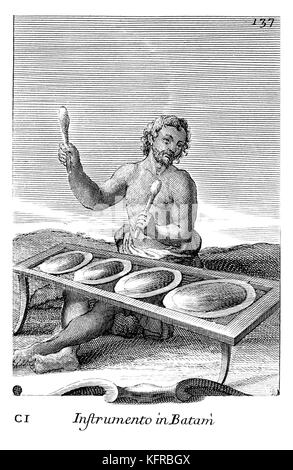 Instrumento Batam - écoute kettlers/ carillon de gongs de l'Asie du sud-est. Illustration de Filippo Bonanni's "Gabinetto Armonico" publié en 1723, l'Illustration 101. Banque D'Images