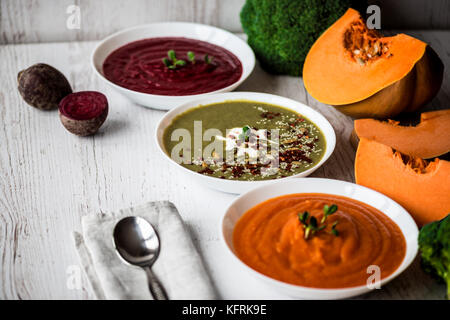 Autre nourriture vegan. légumes colorés les potages et ingrédients pour la soupe. la saine alimentation, régimes, cuisine végétarienne et la cuisine concept. Banque D'Images