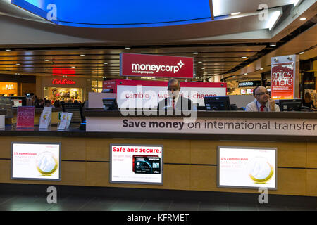 Bureau de change bureau fonctionnait par Moneycorp ; borne 3 / 3 à l'aéroport Heathrow de Londres. UK. (76) Banque D'Images