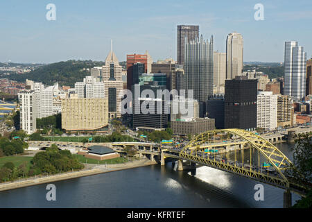 Le centre-ville de Pittsburgh, Pennsylvanie vue depuis le mont Washington sur le côté sud de la ville. Banque D'Images