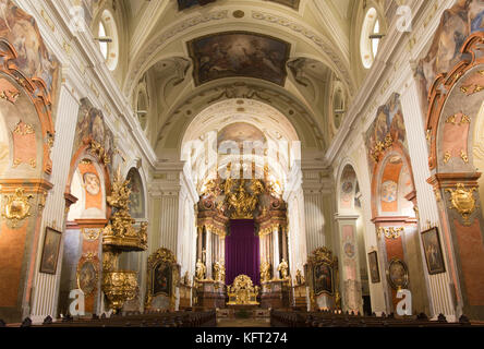 Le magnifique intérieur de l'église paroissiale baroque de St Veit (Dom der Wachau) dans la région de Krems, Autriche Banque D'Images