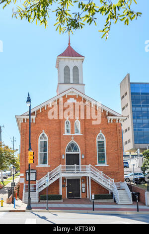 De l'extérieur avant Dexter Avenue King Memorial Baptist Church, où Martin Luther King Jr a prêché, à Montgomery, en Alabama, USA. Banque D'Images