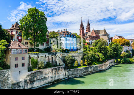 Bâle, Suisse. vieille ville avec la cathédrale. Banque D'Images