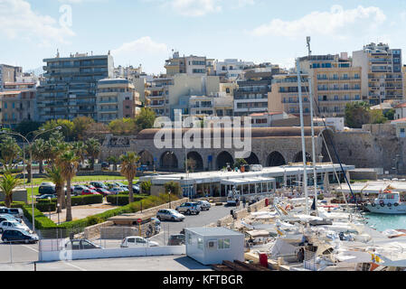 Vue sur la ville à partir de la forteresse sur l'île de crète à Héraklion. Banque D'Images