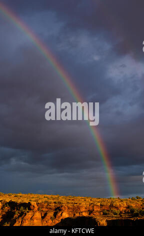 Rainbow au coucher de soleil sur le canyon de Chelly en Arizona Banque D'Images