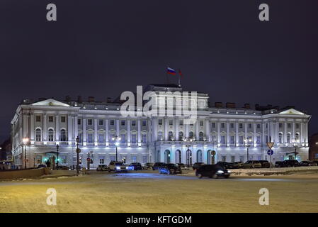 St.Petersburg, Russie - 09 novembre 2016 : le bâtiment de l'assemblée législative de st. petersburg dans la nuit d'hiver Banque D'Images