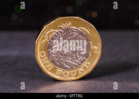 Une pile de pièces d'une livre britannique. Banque D'Images