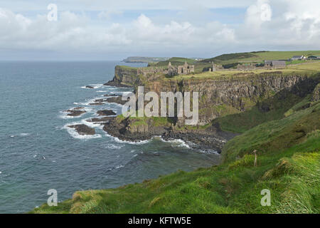 Le Château de Dunluce, Portrush, co Antrim, en Irlande du Nord Banque D'Images