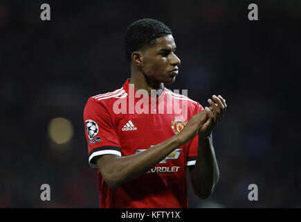 Marcus Rashford de Manchester United applaudit les fans après le coup de sifflet final lors de la Ligue des champions de l'UEFA, Group A Match à Old Trafford, Manchester. Banque D'Images