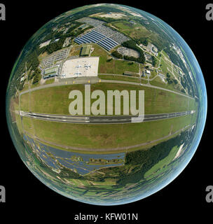 Aéroport de Weeze, lentille fisheye, image de la piste, piste, aéroport commercial de Niederrhein aéroport de Weeze, OACI : EDLV, Ryanair, ancien militaire Banque D'Images