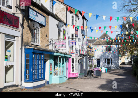 Rue colorée 'Milieu' en ligne, Cotswolds Chipping Norton, Oxfordshire, Angleterre Banque D'Images