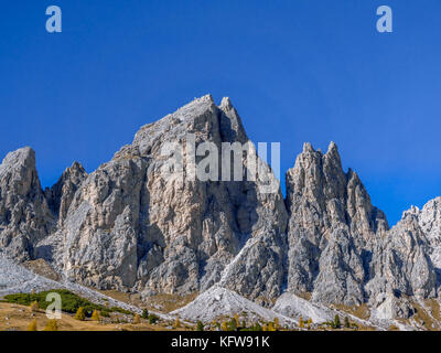 Passo Gardena Gardena, en passant, 2121m, groupe puez à l'arrière, le Parc Naturel Puez Geisler, dolomites, Selva di Val Gardena, le Tyrol du sud, trentino-alto adig Banque D'Images