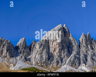 Passo Gardena Gardena, en passant, 2121m, groupe puez à l'arrière, le Parc Naturel Puez Geisler, dolomites, Selva di Val Gardena, le Tyrol du sud, trentino-alto adig Banque D'Images