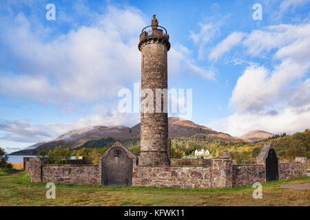 Gllenfinnan lochaber, monument, highland, Ecosse, Royaume-Uni. dans l'arrière-plan est le glenfinnan House hotel. Banque D'Images