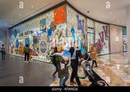 Le louis vuitton magasin pop up dans le Brookfield Place Mall à new york le dimanche, Octobre 29 ...
