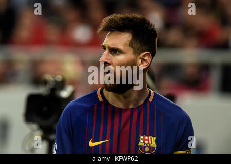 Athènes, Grèce. 31 octobre 2017. Lionel Messi de Barcelone lors du match de football de la Ligue des Champions entre l'Olympiacos FC et le FC Barcelone au stade Karaiskakis au Pirée, près d'Athènes, Grèce, 31 octobre 2017. Crédit : Angelos Tzortzinis/dpa/dpa/Alamy Live News Banque D'Images