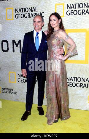 Los Angeles, CA, USA. 30Th oct, 2017. Michael Kelly, Sarah Wayne Callies aux arrivées pour National Geographic's The long road home premiere, Royce hall, Los Angeles, CA, 30 octobre 2017. crédit : Priscilla grant/everett collection/Alamy live news Banque D'Images