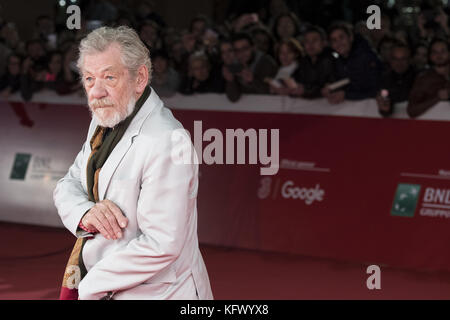 Rome, Italie. 1er novembre 2017. Ian McKellen qui fréquentent le tapis rouge lors de la Rome Film Fest Crédit : Silvia Gerbino/Alamy Live News Banque D'Images