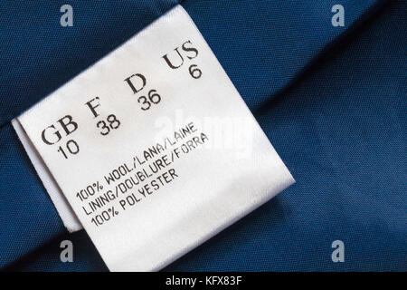 100 % laine doublure 100 % polyester label in woman's blue Jacket Banque D'Images