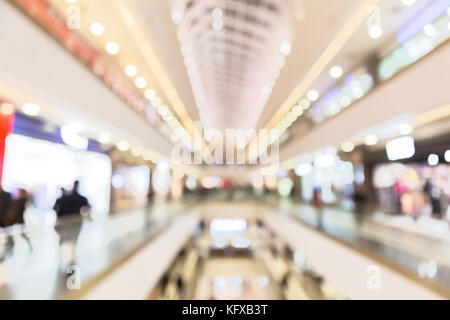 Centre commercial abstrait flou avec lumière bokeh pour votre arrière-plan Banque D'Images