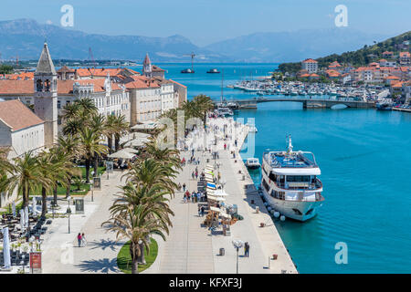 Trogir vu du château de Kamerlengo, Splitsko-Dalmatinska, Dalmatie, Croatie, Europe. Banque D'Images