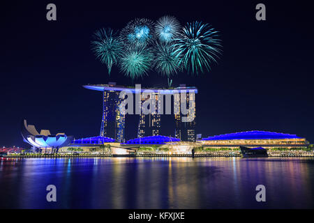 Beau feu d'artifice sur Singapour cityscape Banque D'Images