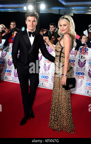 Oliver Cheshire et Pixie Lott assistent aux Pride of Britain Awards 2017, à Grosvenor House, Park Street, Londres. Photo Date: Lundi 30 octobre. Le crédit photo devrait se lire comme suit : Ian West/PA Wire Banque D'Images
