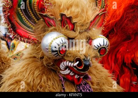 Figure déguisé pendant la parade, festividad Virgen del Rosario, Chuquisaca, Bolivie, tarabuco Banque D'Images