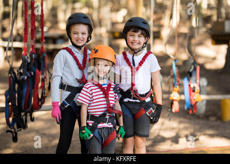 Portrait of happy kids Standing together in park on a sunny day Banque D'Images