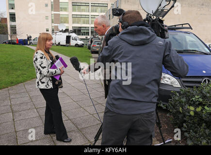 Margaret Aspinall parle aux médias après un événement à la cathédrale métropolitaine de Liverpool, après la publication du rapport de l'évêque James Jones Hillsborough par le Home Office. Banque D'Images