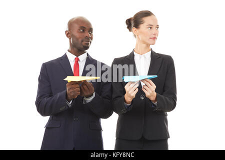 Portrait des propriétaires de démarrage d'entreprise holding paper airplanes Banque D'Images