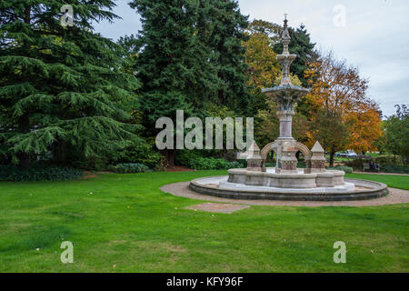 La fontaine Hitchman dans les jardins Jephson à Leamington Spa, Angleterre, Royaume-Uni Banque D'Images